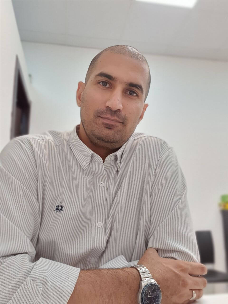Portrait of Mohammad Dolatyari, founder of SuperSale.ae and UAEPC.com
